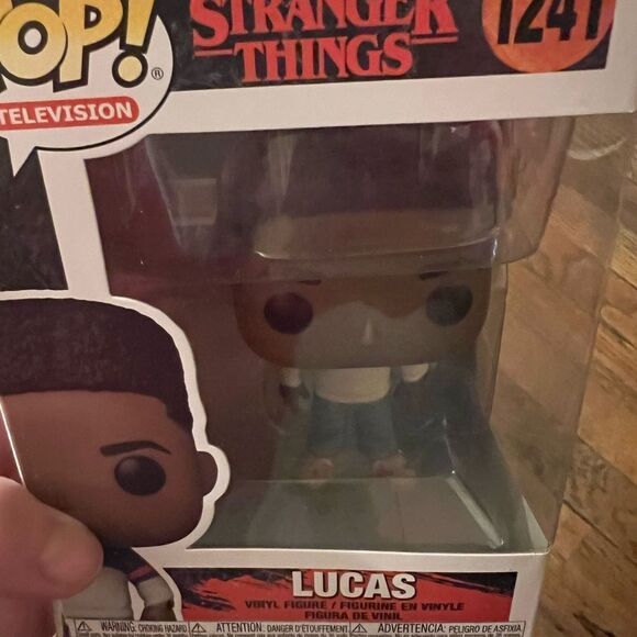 Funko Pop Stranger Thingsngs Vinyl Figure LUCAS SINCLAIR - Picture 4 of 10